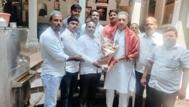 Photo of पांडुरंग ने दीला सर्वाधिक २७२५ रुपये ऊस दर;रयत क्रांतीच्या वतीने परिचारकांचा सन्मान