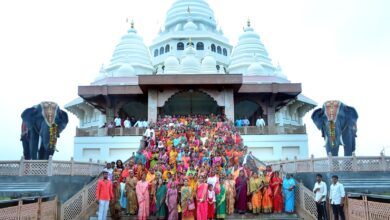 Photo of चेअरमन अभिजीत पाटील यांच्या वाढदिवसानिमित्त कौठाळी गावच्या महीलांची दर्शन सहल