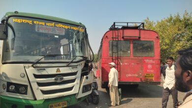 Photo of पंढरपूर बस स्थानकात एसटीची समोरासमोर धडक होऊन झाला अपघात