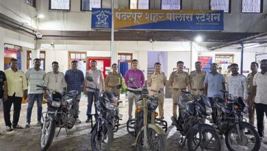 Photo of पंढरपूर शहरातुन मोटार सायकल चोरी करणाऱ्या २ चोराकडुन पाच मोटार सायकली जप्त