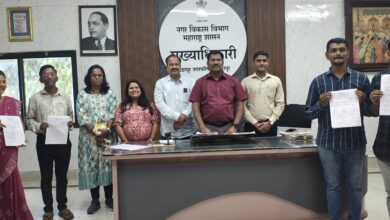 Photo of पंढरपूर नगरपरिषदेने ८ मयत कर्मचाऱ्यांचे वारसांना दिल्या अनुकंपा खाली नियुक्त्या